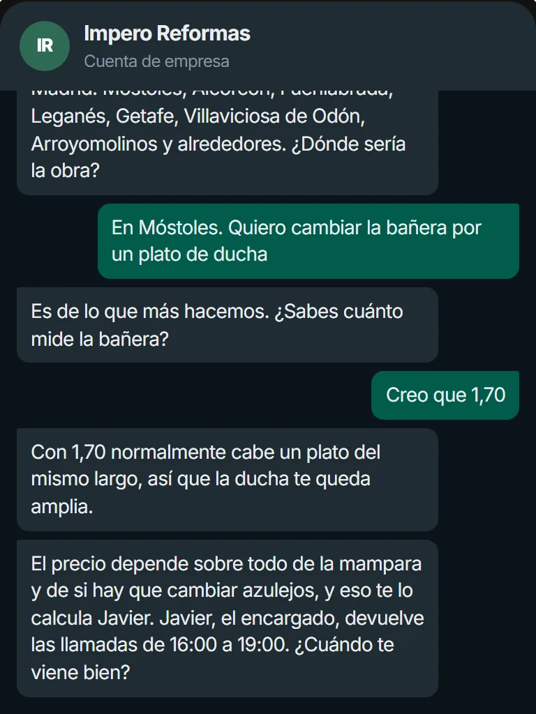Conversación de WhatsApp de ejemplo: un cliente de Móstoles quiere cambiar la bañera por un plato de ducha y el asistente le pregunta cuándo le viene bien que le llame el encargado